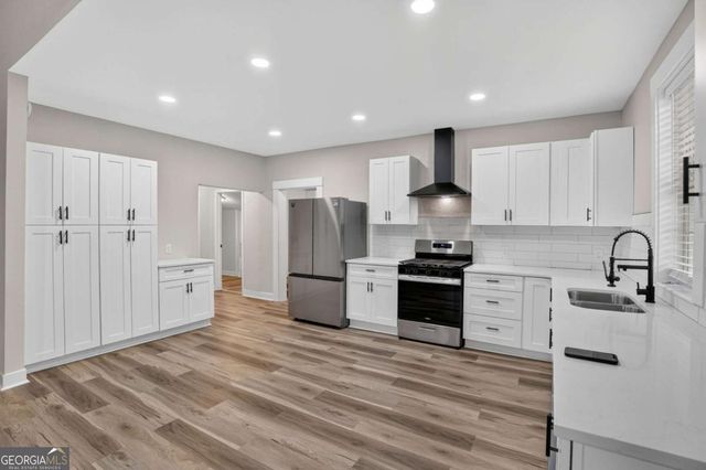 16 Berry Avenue, Newnan, GA 30263