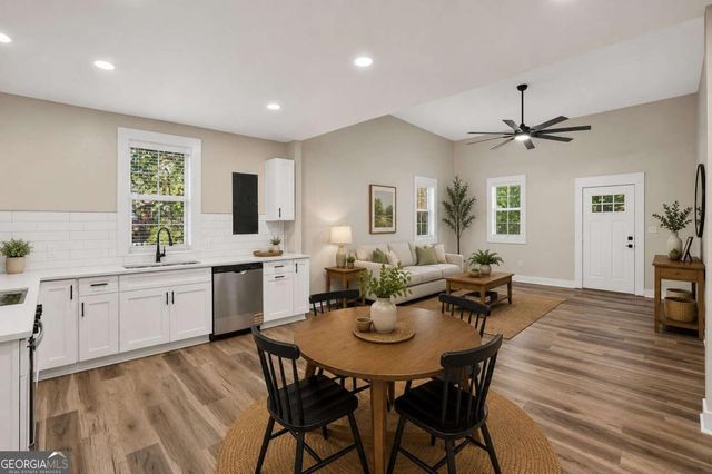 16 Berry Avenue, Newnan, GA 30263