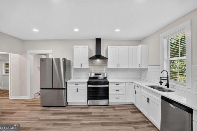 16 Berry Avenue, Newnan, GA 30263