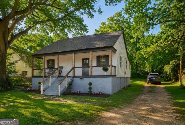 16 Berry Avenue, Newnan, GA 30263