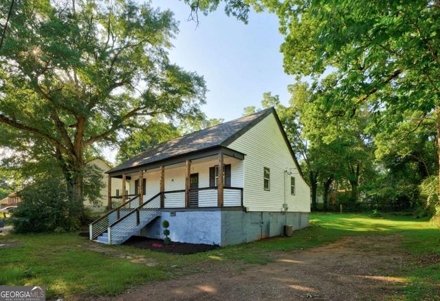 16 Berry Avenue, Newnan, GA 30263