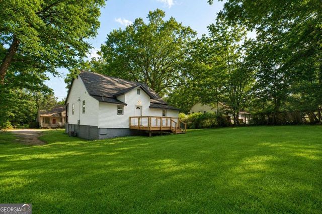 16 Berry Avenue, Newnan, GA 30263