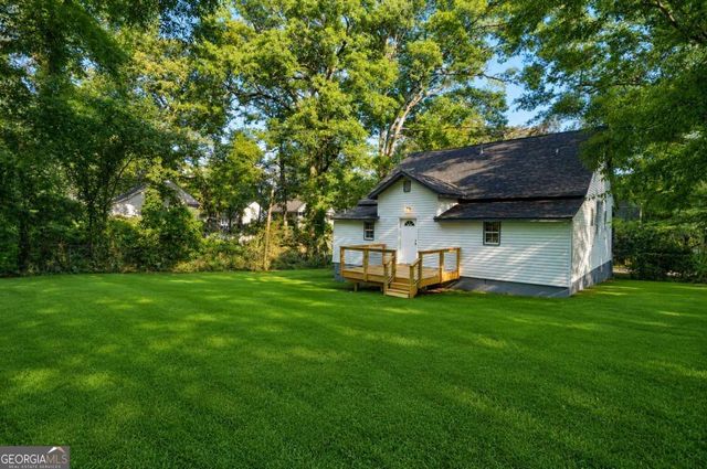 16 Berry Avenue, Newnan, GA 30263