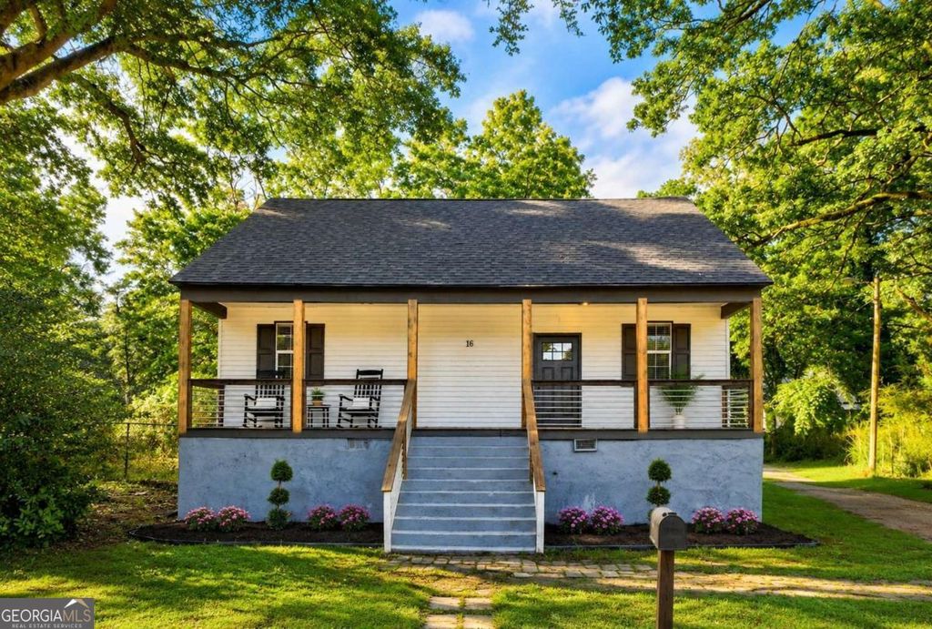 16 Berry Avenue, Newnan, GA 30263