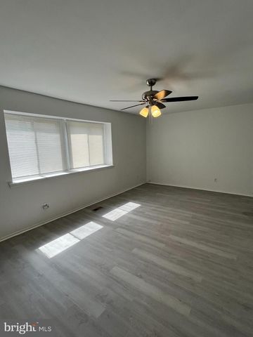 1909 WOODHOLLOW DR, Marlton, NJ 08053