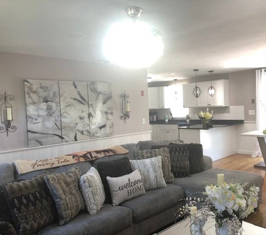 219 Fernwood Dr, Gardner, MA 01440