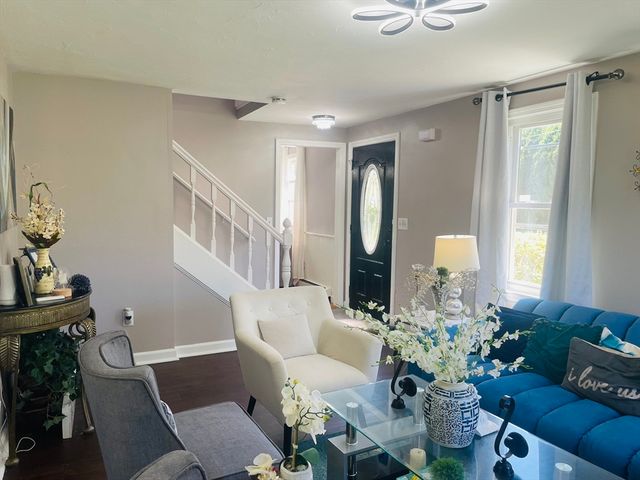 219 Fernwood Dr, Gardner, MA 01440