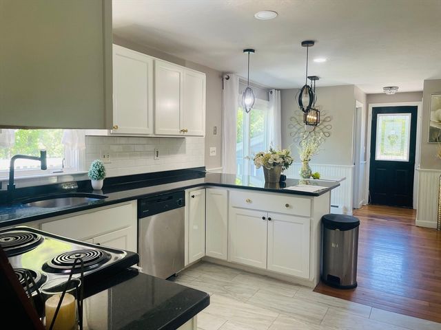 219 Fernwood Dr, Gardner, MA 01440