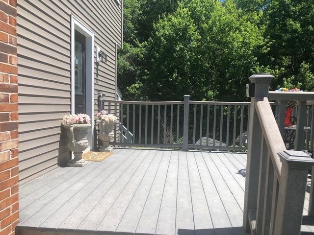 219 Fernwood Dr, Gardner, MA 01440