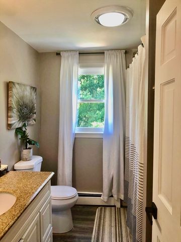 219 Fernwood Dr, Gardner, MA 01440