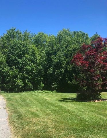 219 Fernwood Dr, Gardner, MA 01440