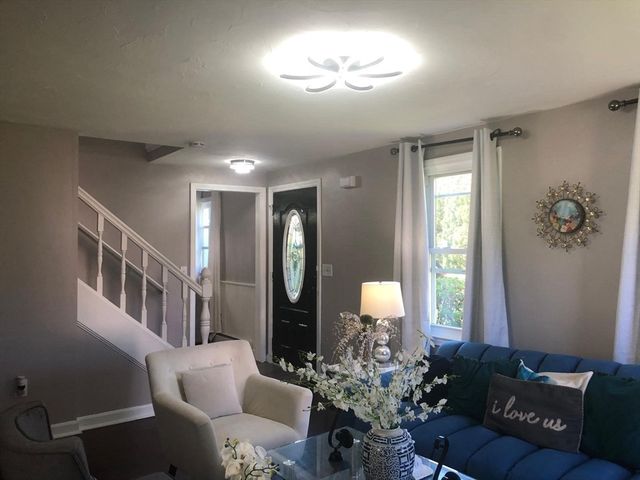 219 Fernwood Dr, Gardner, MA 01440