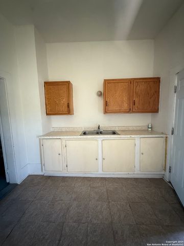 306 N 10th, Carrizo Springs, TX 78834