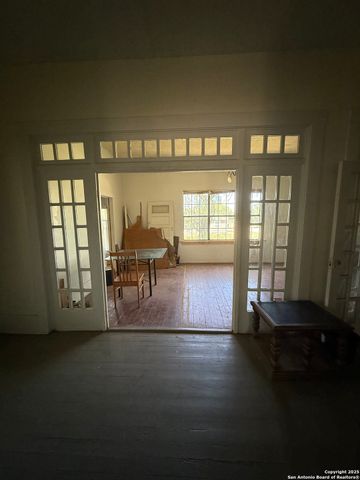 306 N 10th, Carrizo Springs, TX 78834