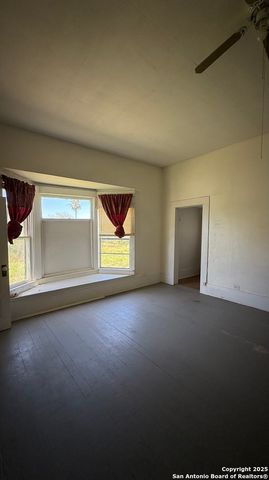 306 N 10th, Carrizo Springs, TX 78834