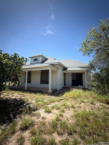 306 N 10th, Carrizo Springs, TX 78834