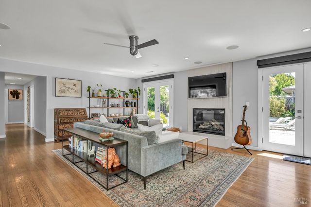 186 S Seymour St, Napa, CA 94559