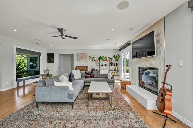 186 S Seymour St, Napa, CA 94559