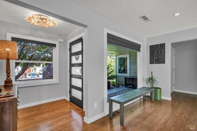 186 S Seymour St, Napa, CA 94559