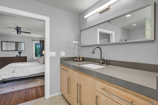 186 S Seymour St, Napa, CA 94559