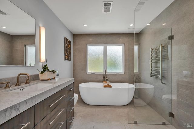 186 S Seymour St, Napa, CA 94559