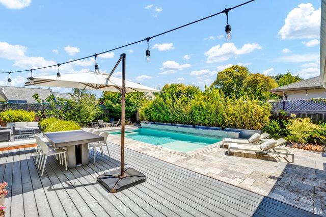 186 S Seymour St, Napa, CA 94559