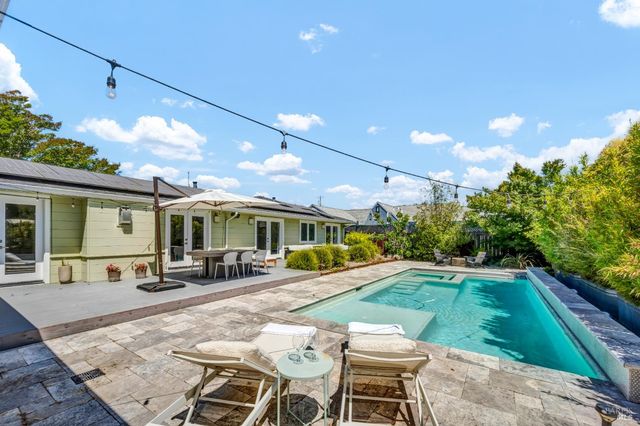 186 S Seymour St, Napa, CA 94559