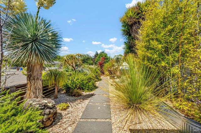 186 S Seymour St, Napa, CA 94559