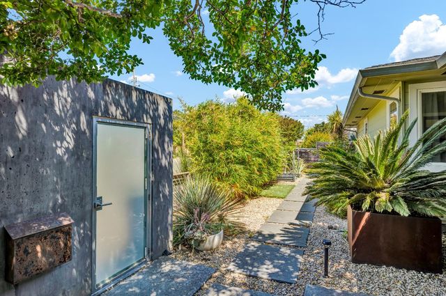 186 S Seymour St, Napa, CA 94559