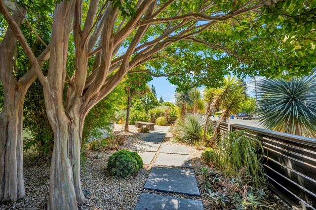 186 S Seymour St, Napa, CA 94559