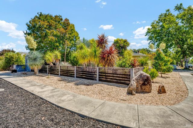 186 S Seymour St, Napa, CA 94559