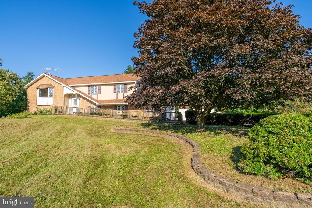 2275 ROWLAND RD, Coopersburg, PA 18036