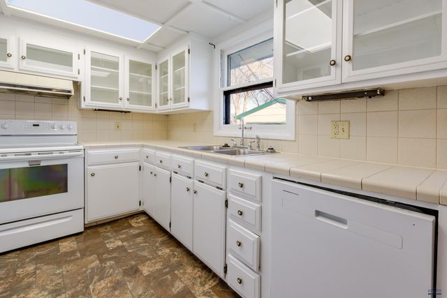 4586 WENTWORTH DR, Rapid City, SD 57702