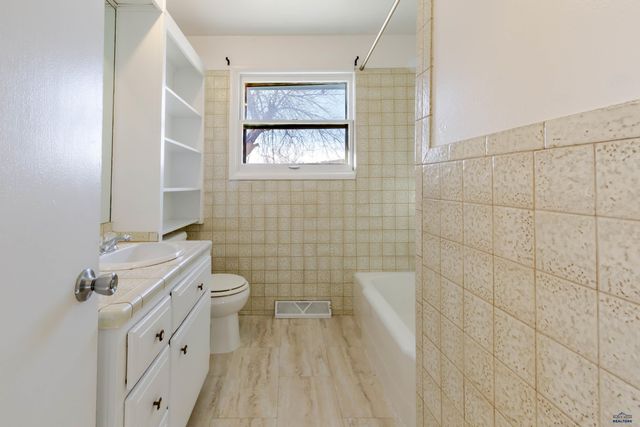 4586 WENTWORTH DR, Rapid City, SD 57702