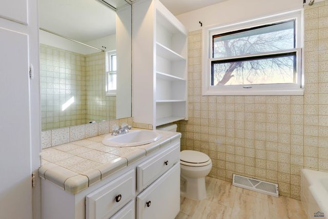 4586 WENTWORTH DR, Rapid City, SD 57702