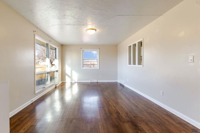 4586 WENTWORTH DR, Rapid City, SD 57702