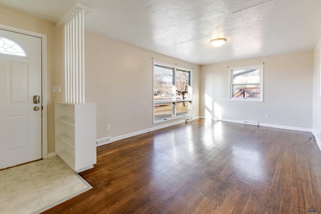 4586 WENTWORTH DR, Rapid City, SD 57702