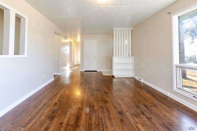 4586 WENTWORTH DR, Rapid City, SD 57702