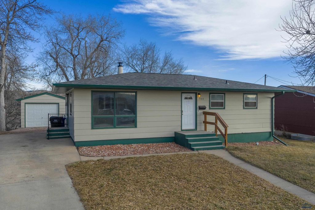 4586 WENTWORTH DR, Rapid City, SD 57702