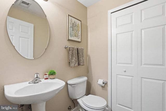 44 DEERBROOK DR, Charles Town, WV 25414