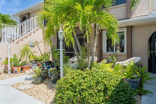 527 CAPE CORAL PARKWAY W 4, Cape Coral, FL 33914