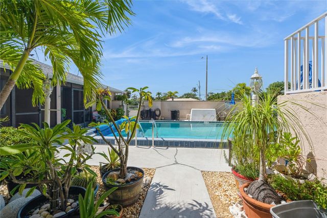 527 CAPE CORAL PARKWAY W 4, Cape Coral, FL 33914