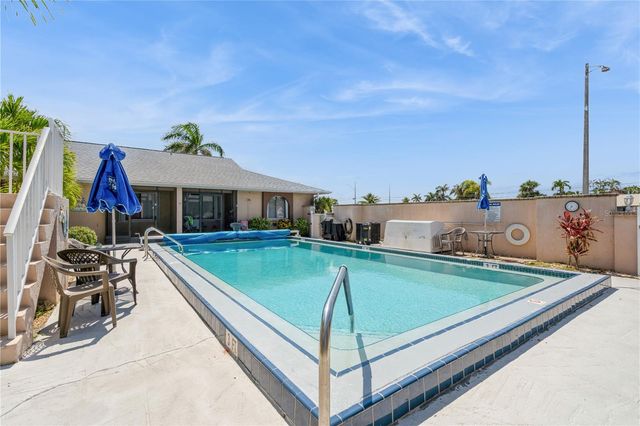 527 CAPE CORAL PARKWAY W 4, Cape Coral, FL 33914