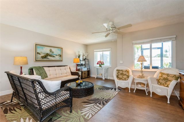 527 CAPE CORAL PARKWAY W 4, Cape Coral, FL 33914