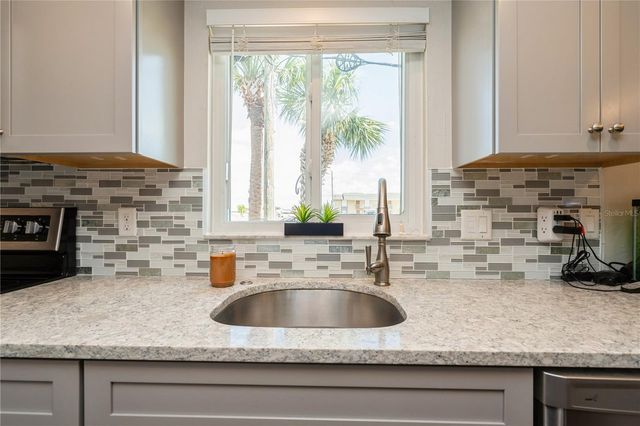 527 CAPE CORAL PARKWAY W 4, Cape Coral, FL 33914