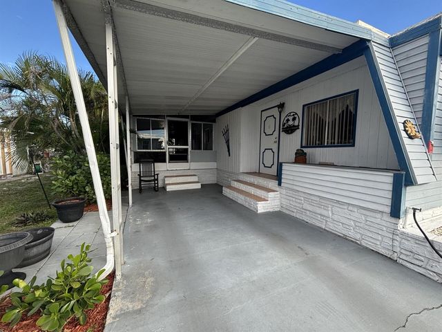 4912 NW 3rd Ave, Lot 940, Deerfield Beach, FL 33064