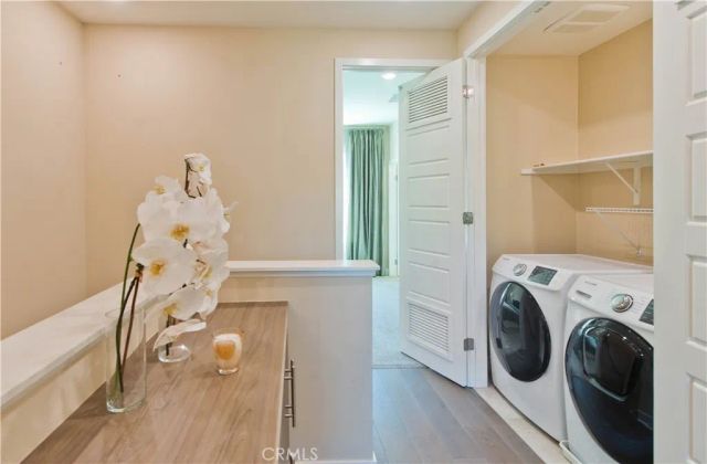 6749 W Gill, Los Angeles, CA 90068