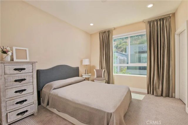 6749 W Gill, Los Angeles, CA 90068