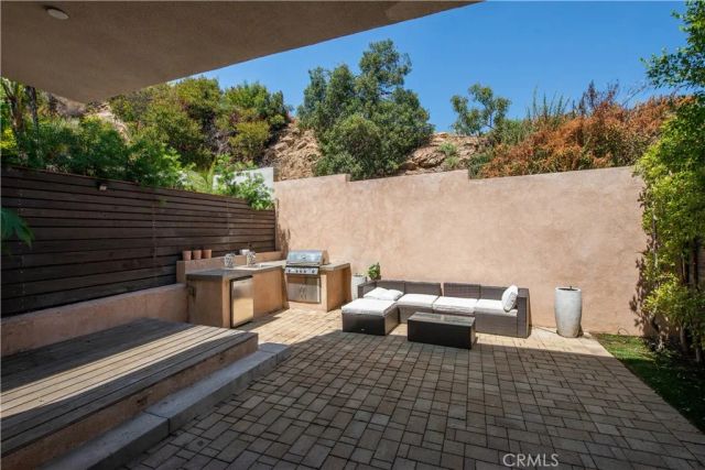 6749 W Gill, Los Angeles, CA 90068