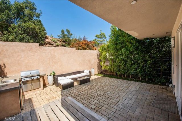 6749 W Gill, Los Angeles, CA 90068